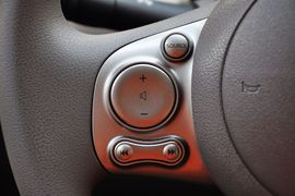 2010款东风日产玛驰1.5L自动易智版