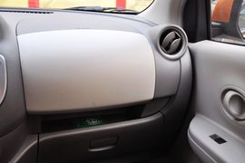 2010款东风日产玛驰1.5L自动易智版