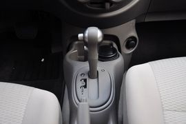 2010款东风日产玛驰1.5L自动易智版