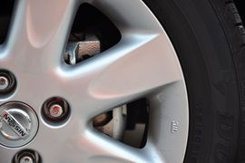 2010款东风日产玛驰1.5L自动易智版