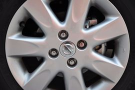 2010款东风日产玛驰1.5L自动易智版