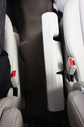 2011款一汽马自达Mazda8