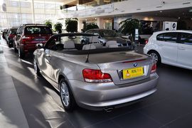 2011款宝马120i敞篷版