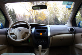 东风风行景逸对比日产骊威测试实拍