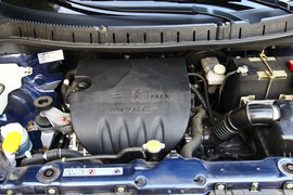 东风风行景逸对比日产骊威测试实拍