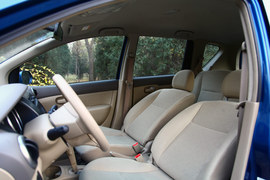 东风风行景逸对比日产骊威测试实拍