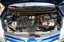 东风风行景逸对比日产骊威测试实拍