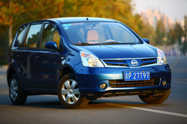 东风风行景逸对比日产骊威测试实拍