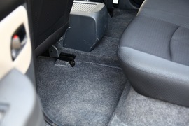 东风风行景逸对比日产骊威测试实拍