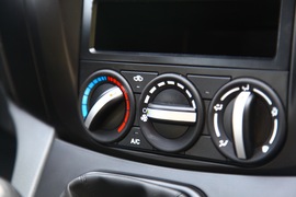 东风风行景逸对比日产骊威测试实拍