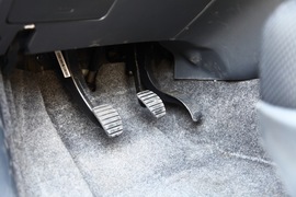 东风风行景逸对比日产骊威测试实拍