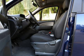 东风风行景逸对比日产骊威测试实拍