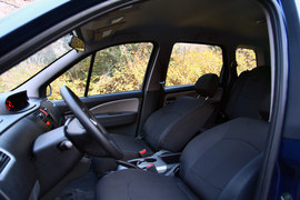 东风风行景逸对比日产骊威测试实拍