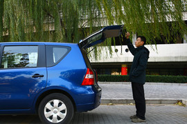 东风风行景逸对比日产骊威测试实拍