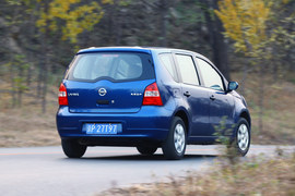 东风风行景逸对比日产骊威测试实拍