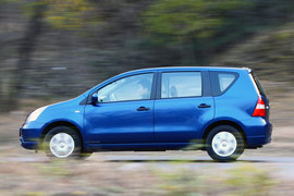 东风风行景逸对比日产骊威测试实拍