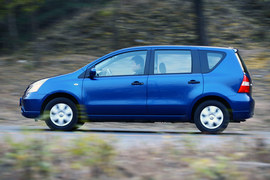 东风风行景逸对比日产骊威测试实拍