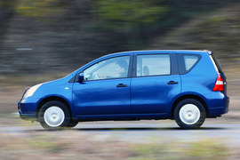 东风风行景逸对比日产骊威测试实拍