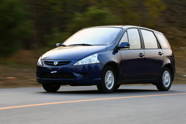 东风风行景逸对比日产骊威测试实拍