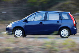 东风风行景逸对比日产骊威测试实拍