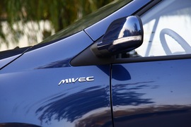 东风风行景逸对比日产骊威测试实拍