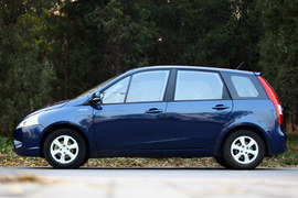 东风风行景逸对比日产骊威测试实拍