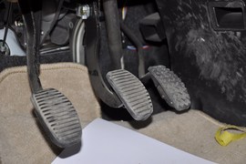 2010款众泰朗悦1.6L