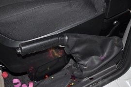 2010款众泰朗悦1.6L