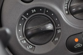 2010款众泰朗悦1.6L