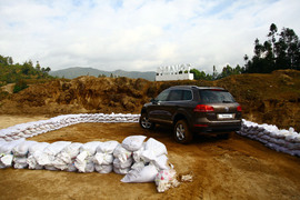 2011款大众途锐试驾