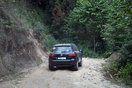 2011款大众途锐试驾