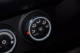 2010款三菱欧蓝德劲界2.4时尚四驱版实拍