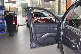 2010款三菱欧蓝德劲界2.4时尚四驱版实拍