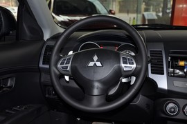 2010款三菱欧蓝德劲界2.4时尚四驱版实拍