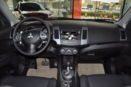 2010款三菱欧蓝德劲界2.4时尚四驱版实拍