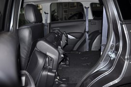 2010款三菱欧蓝德劲界2.4时尚四驱版实拍