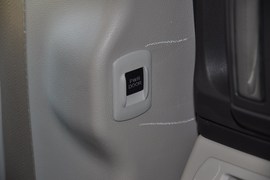 2011款一汽马自达Mazda8