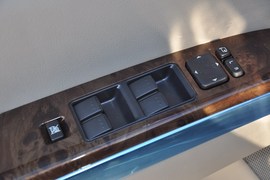 2011款一汽马自达Mazda8
