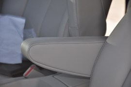 2011款一汽马自达Mazda8