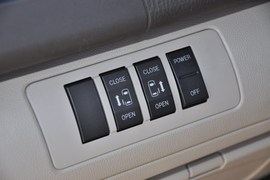 2011款一汽马自达Mazda8
