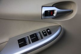 2011款一汽丰田卡罗拉1.8L