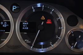 2011款阿斯顿马丁DB9敞篷版