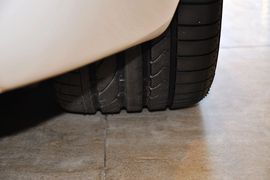 2011款阿斯顿马丁DB9敞篷版