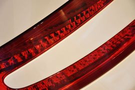 2011款阿斯顿马丁DB9敞篷版