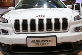 JEEP自由光75周年成都车展实拍