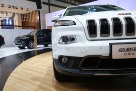 JEEP自由光75周年成都车展实拍