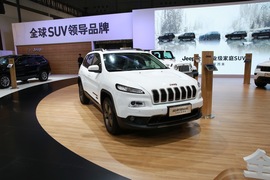 JEEP自由光75周年成都车展实拍