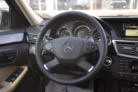 2011款奔驰E300L时尚型尊贵版