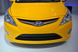 北京现代瑞纳两厢