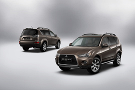 2011款三菱欧蓝德劲界3.0L豪华版